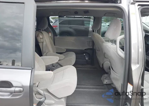 2018 Toyota Sienna Le 8 Passenger из США, поврежденный, VIN 5TDKZ3DC6JS906754